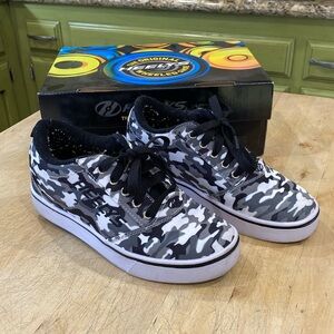 Heelys Camo size 5 youth